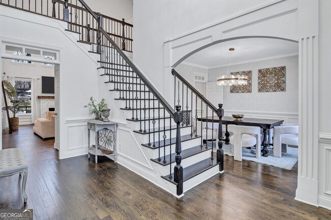 Photo - 2980 Cadbury Trail SW