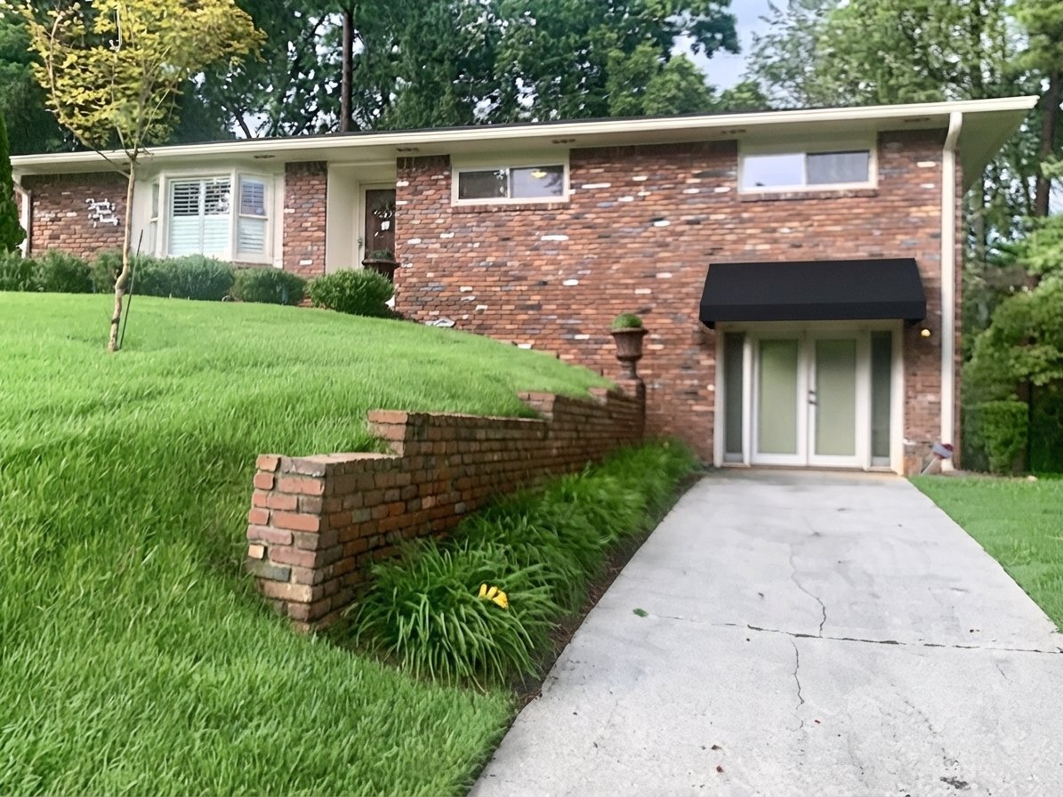 Photo - 2320 Elmwood Dr SE