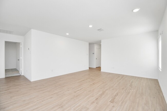 Photo - 27010 Breakaway Ln