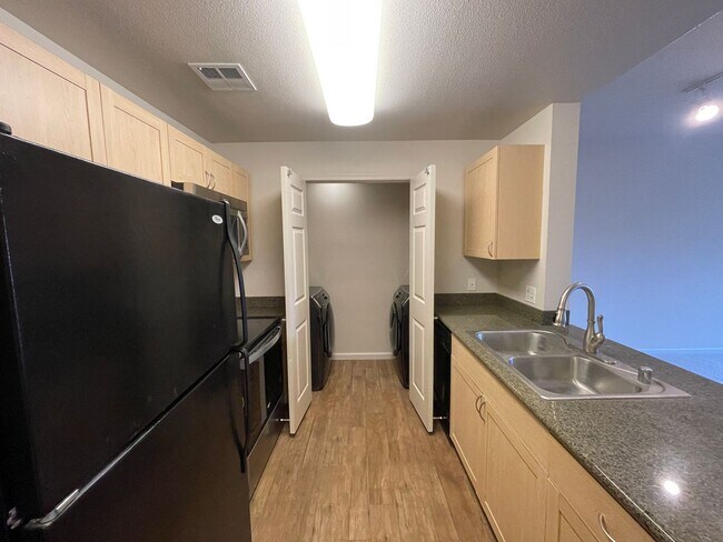 Photo - Lovely 1 Bedroom 1 Bath Condo in the Desir... Unidad 2018