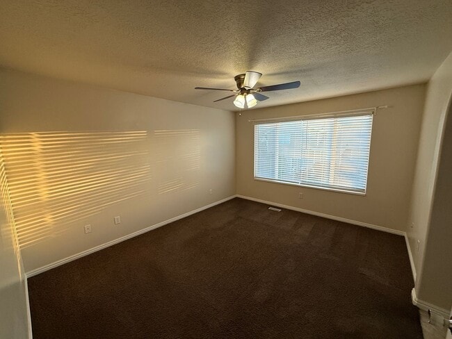 Photo - Large 4 Bedroom 3 Bathroom home!