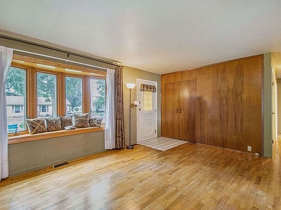 Photo - 30830 Lincoln Dr