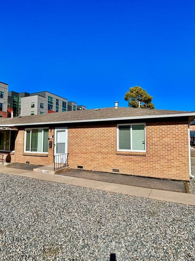 Building Photo - Remodeled Two Bedroom in University District-Next to DU!! 50% Off Firsts Month Rent!! Unit 2347