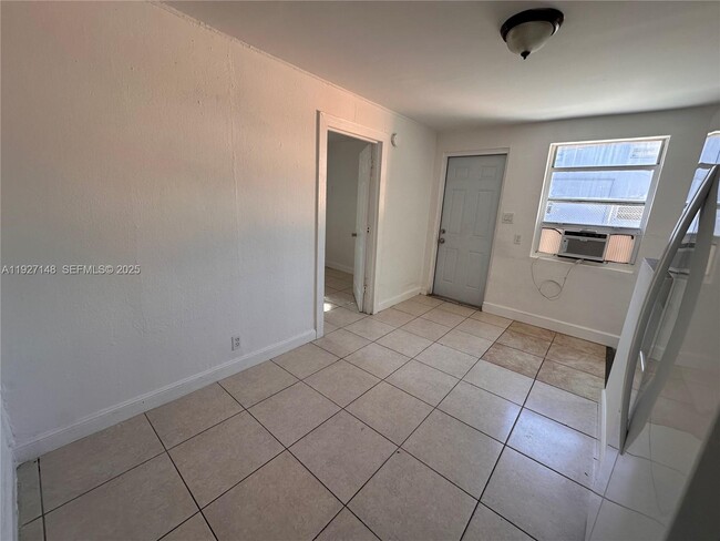 Photo - 1429 SW 3rd St Unit 5