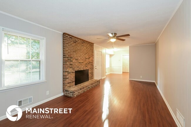 Photo - 1369 White Oak St SE