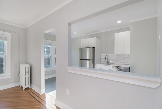601 W 4th St