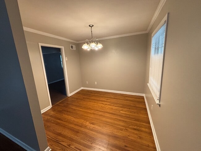 Photo - 3065 Earnett St