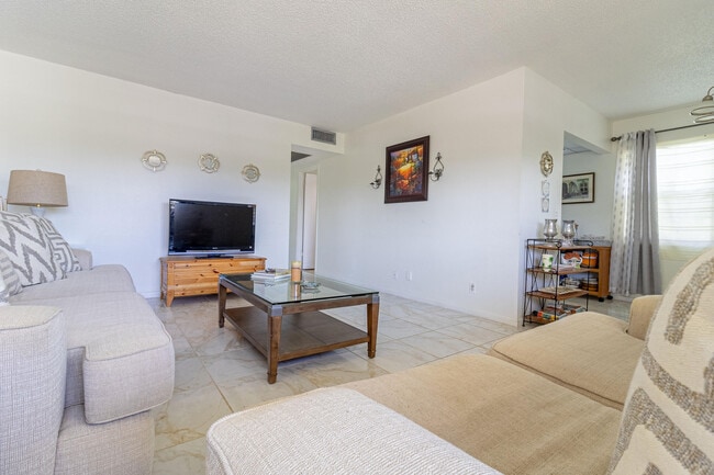 Building Photo - 158 Mansfield D