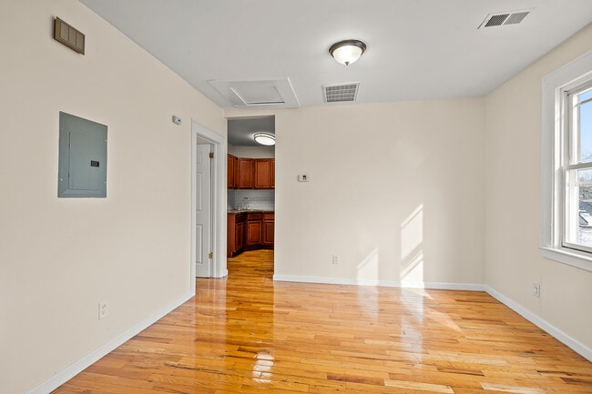 Photo - 295 Goldsmith Ave Unidad 3