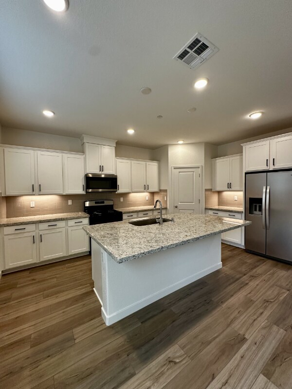 Photo - 1724 Eiffel St