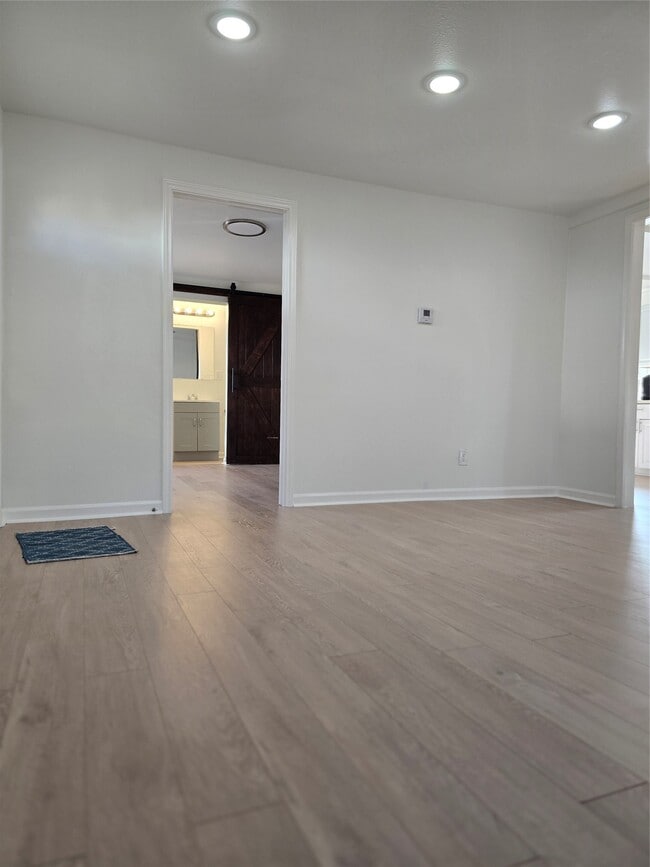 Building Photo - 505 Park Ln