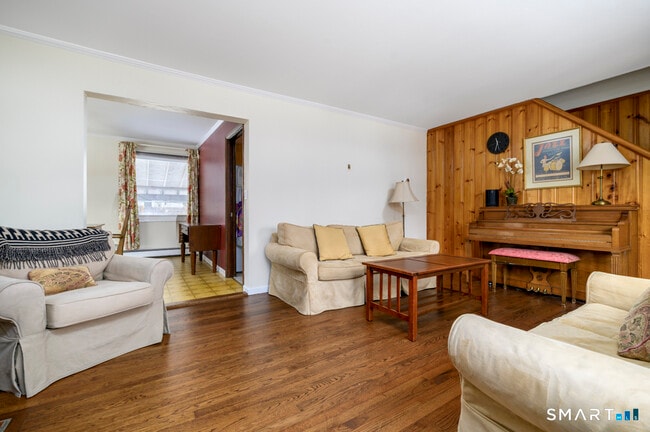 Photo - 63 Alpine St