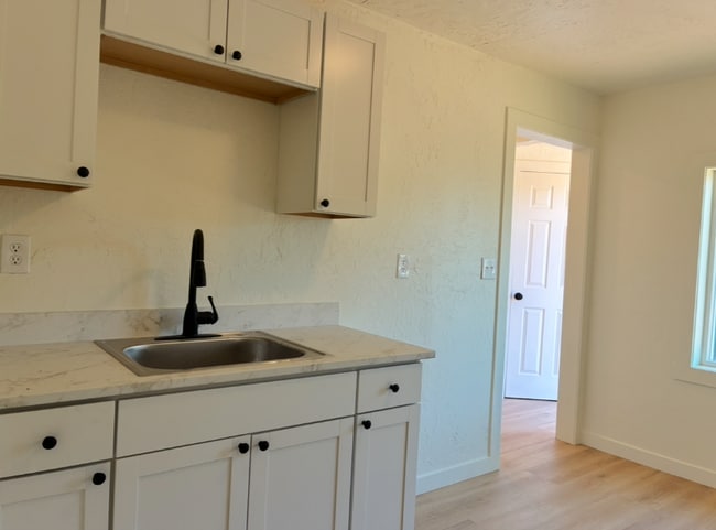 Building Photo - 37 Hollywood Ave Rental