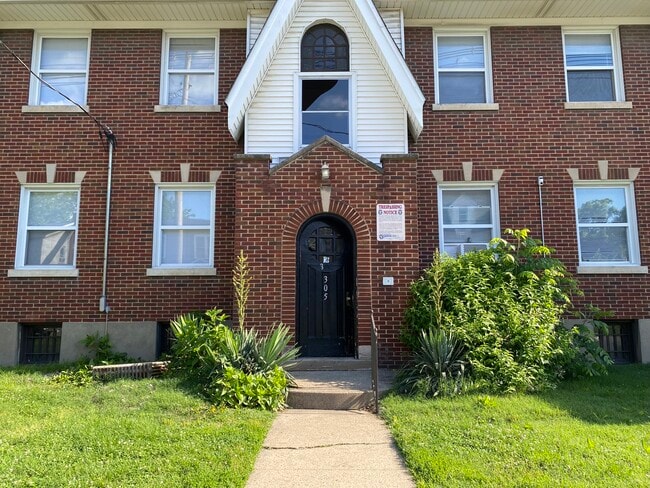 Building Photo - 305 W Whitney Ave Unit 204
