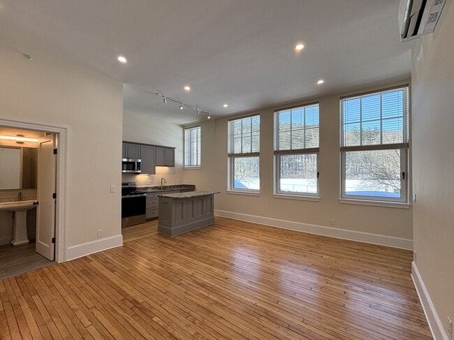 Building Photo - 71 Montague City Rd Unit 2B