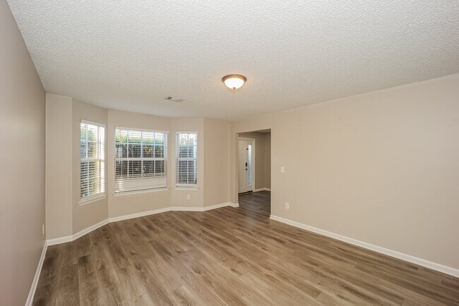 Photo - 1103 Village Oaks