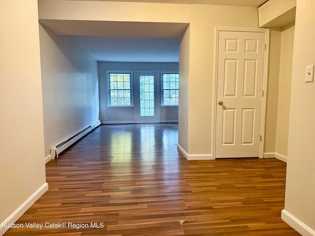 Photo - 16 Huguenot St