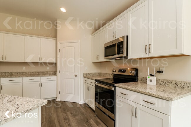 Photo - 17 Red Oak Dr.