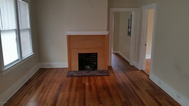 Photo - 2700 Myra St