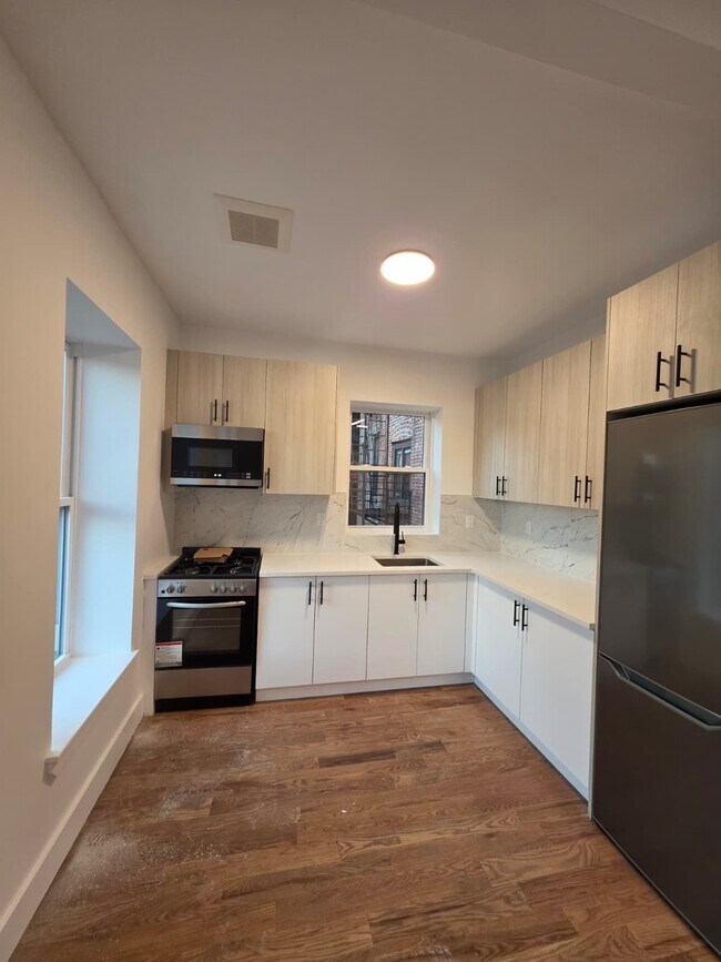 Building Photo - 286 Hawthorne Ave Unit 4BR