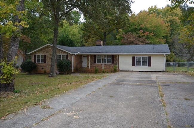 Photo - 180 Bruce Ct