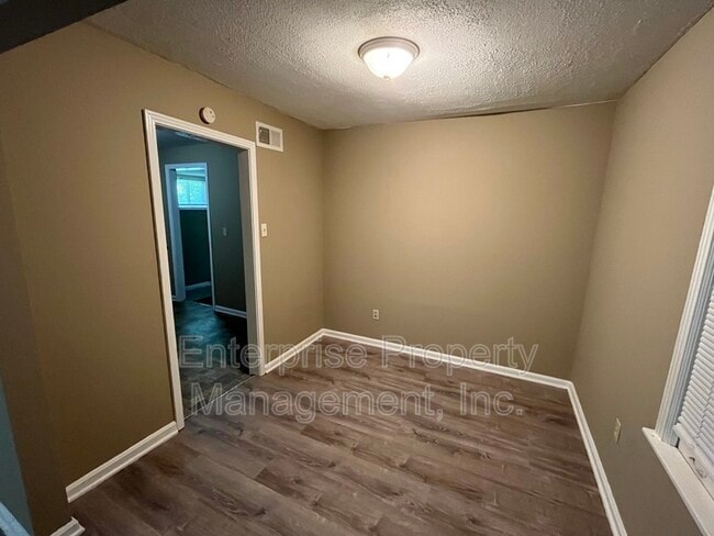Photo - 3531 Gowan Dr