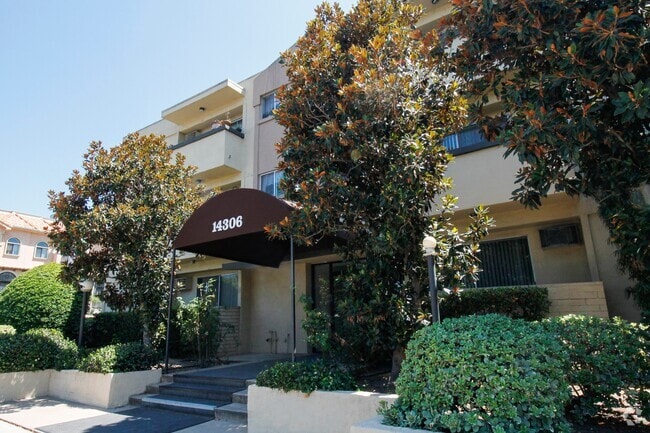 Building Photo - 14306 Riverside Dr Rental