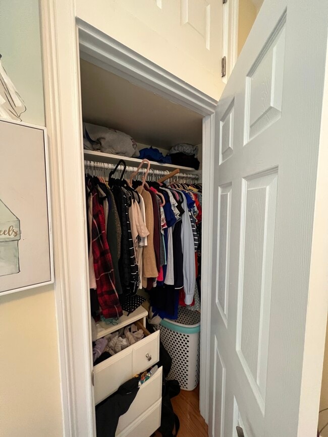 25 MacArthur St., #1R, Somerville - 25 MacArthur St Unit 1R