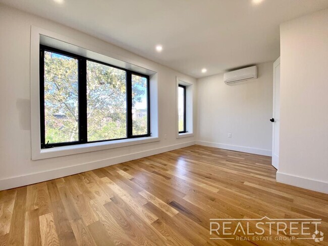 Building Photo - Stunning New 3 Bed Floor Thru in Clinton Hill Unit 4 Rental