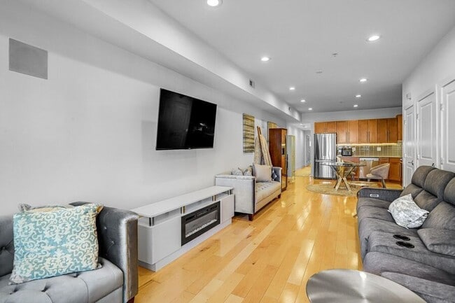 Photo - 816 Kennedy St NW