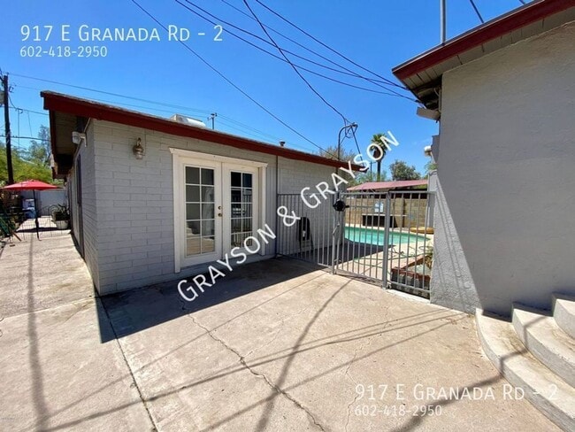 Building Photo - 917 E Granada Rd Unit 2
