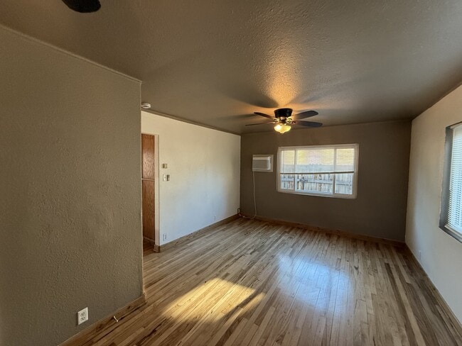 Photo - 620 W 4th Ave