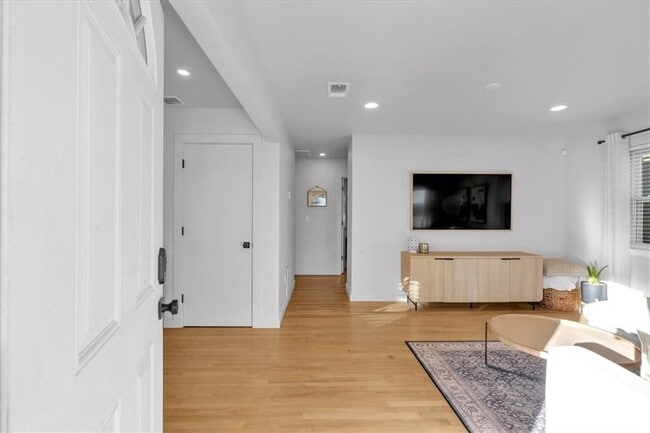 Photo - 1520 Foote St NE