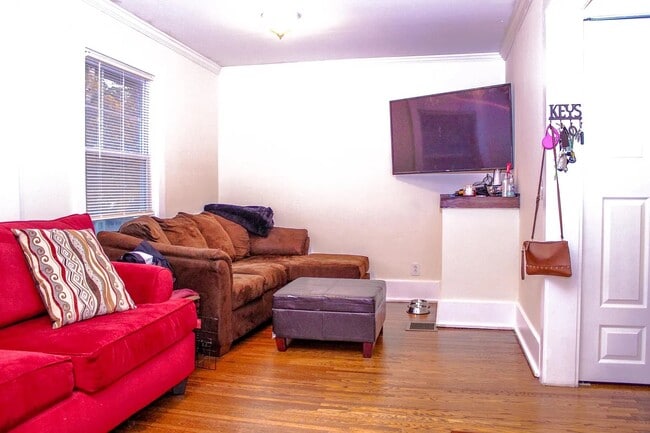 Building Photo - 37 Varden St Unit Up