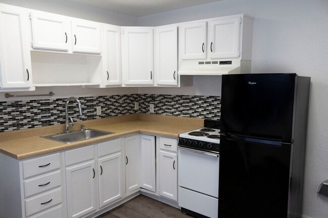 Photo - 2430 Burtis Ave