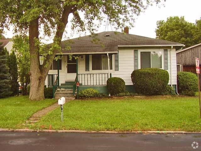 Building Photo - 1308 Jewett Ave Rental