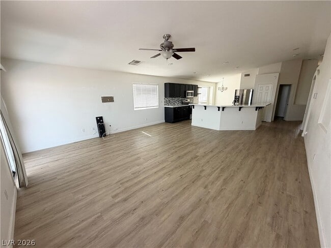 Photo - 374 Yacht Ave