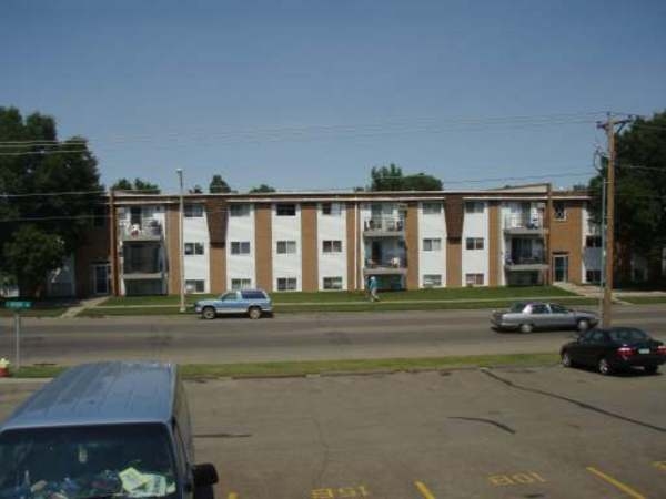 Primary Photo - 2112 E Divide Ave Apartments