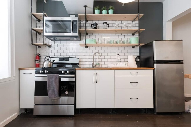 Kitchen - 6215 Boulevard E Condo Unit 1HN