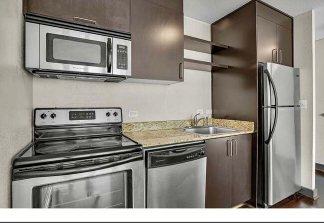 Photo - Harrison West Condos - 1 bed/1 bath w/balcony/parking/free laundry/pool (DOWNTOWN/PSU/OHSU) Unit HW12G