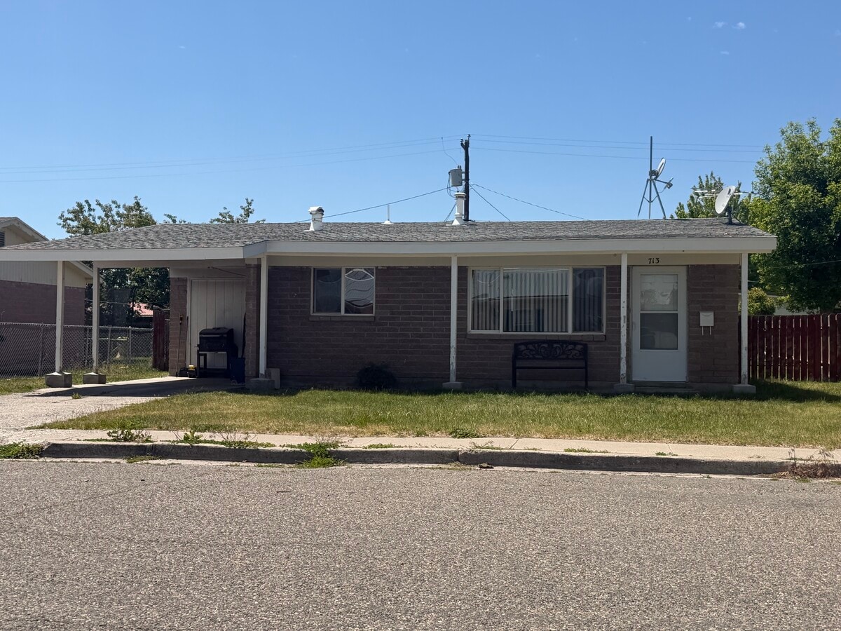 Photo - Rupert - C St Bungalow