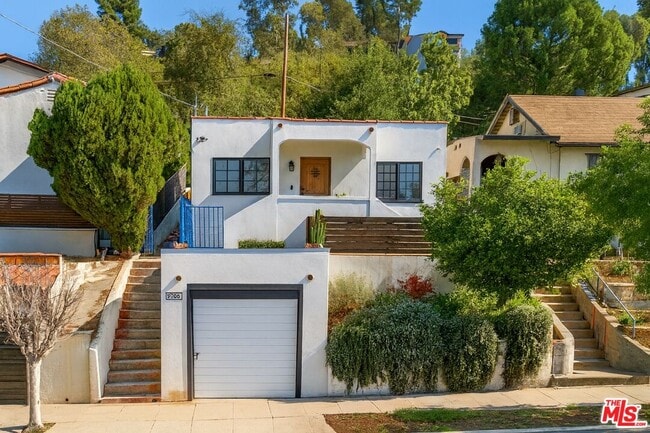 Building Photo - 739 Isabel St