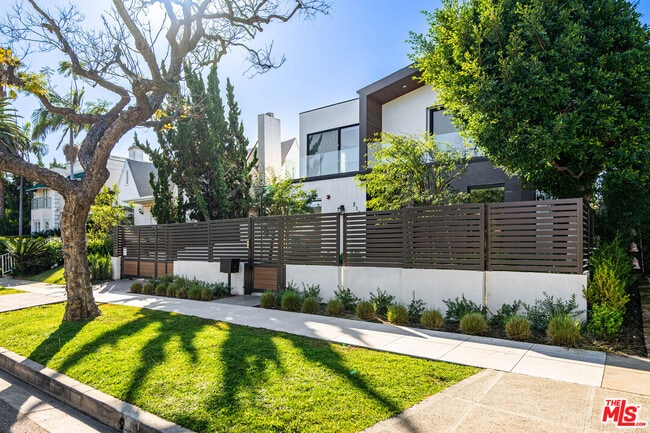 Photo - 213 N Palm Dr