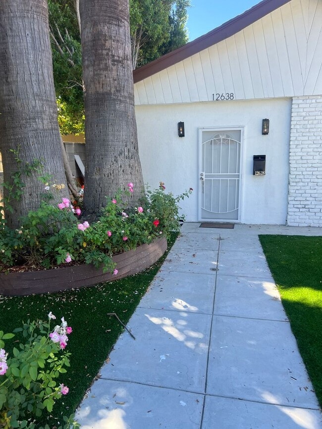 Building Photo - 12640 Bessemer St Unit 12638 Rental