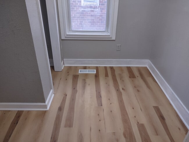 Photo - 3219 E 5th Ave