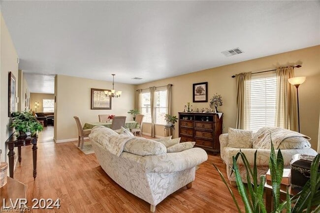 Photo - 181 White Butte St