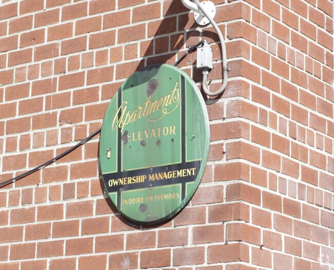 Photo - 3255 Randall Ave