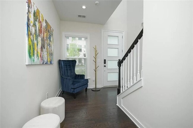 Photo - 2048 Holtz Ln