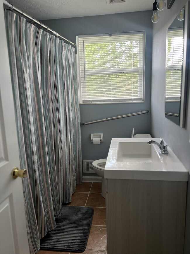 Photo - 5966 Lyndale St