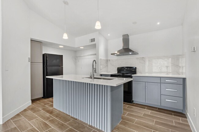 Photo - VENETIAN PLACE - 2nd floor • 1 BR 1 Bath -... Unidad 323